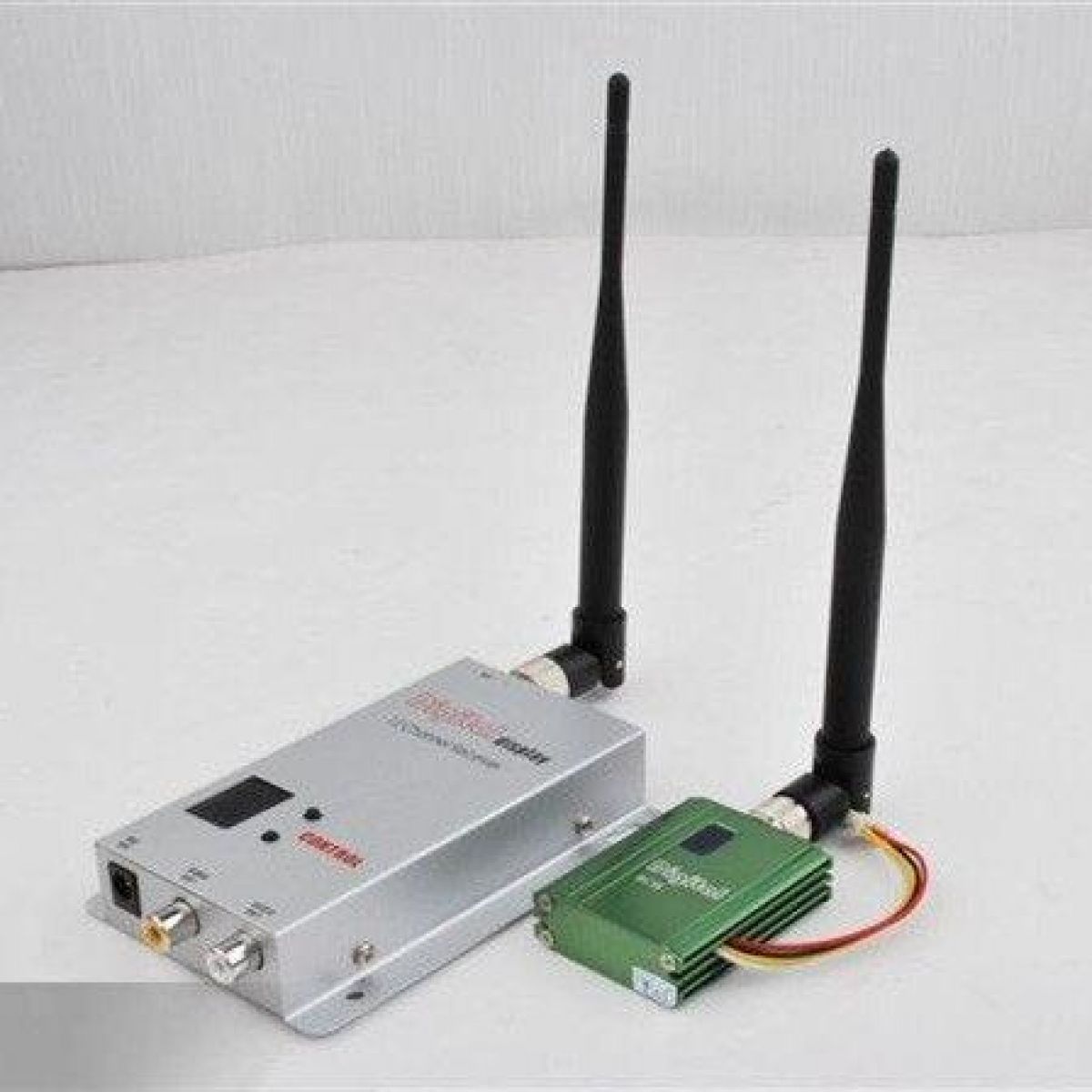 FPV 1.2GHz 400мВт 8CH аудио/видео передатчик и 12CH приёмник для дрона ZMR250 QAV280 FPV 1.2GHz 400мВт 8CH аудио/видео передатчик и 12CH приёмник для дрона ZMR250 QAV280