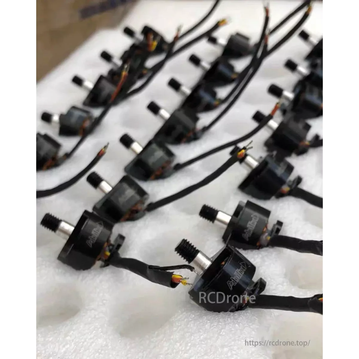 Бесколлекторные моторы ABLILIX 1406 3300KV для FPV дронов 3-4" – совместимы с EMAX, KINGKONG, SUNNYSKY Бесколлекторные моторы ABLILIX 1406 3300KV для FPV дронов 3-4" – совместимы с EMAX, KINGKONG, SUNNYSKY