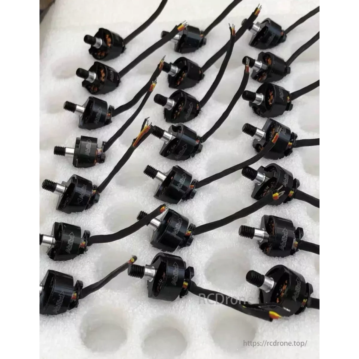 Бесколлекторные моторы ABLILIX 1406 3300KV для FPV дронов 3-4" – совместимы с EMAX, KINGKONG, SUNNYSKY Бесколлекторные моторы ABLILIX 1406 3300KV для FPV дронов 3-4" – совместимы с EMAX, KINGKONG, SUNNYSKY